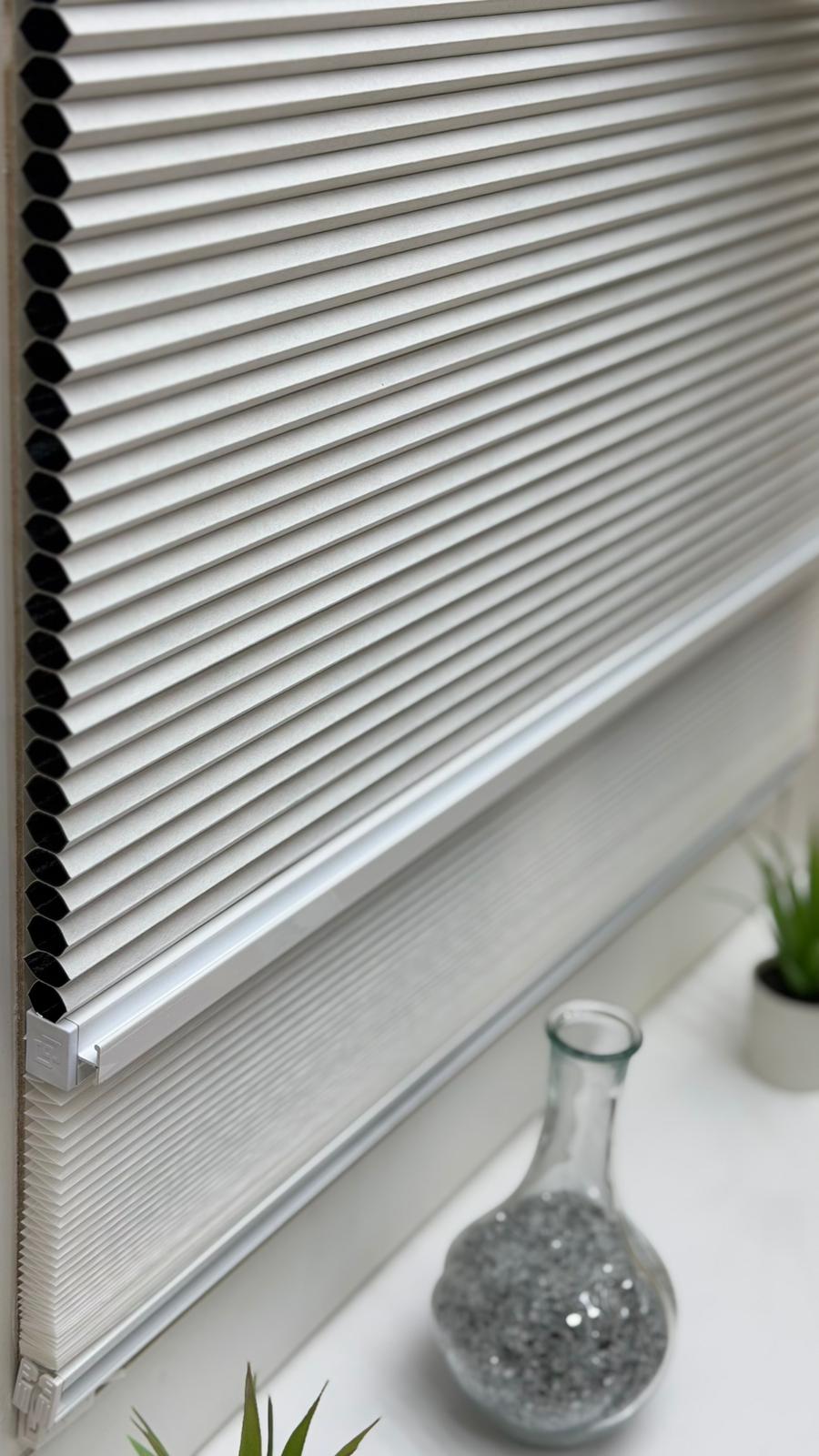 Honeycomb (BAL PETEĞİ) Çiftli Sistem Gece-Gündüz %100 Karartma Ve Isı Yalıtımlı Plise Perde Beyaz