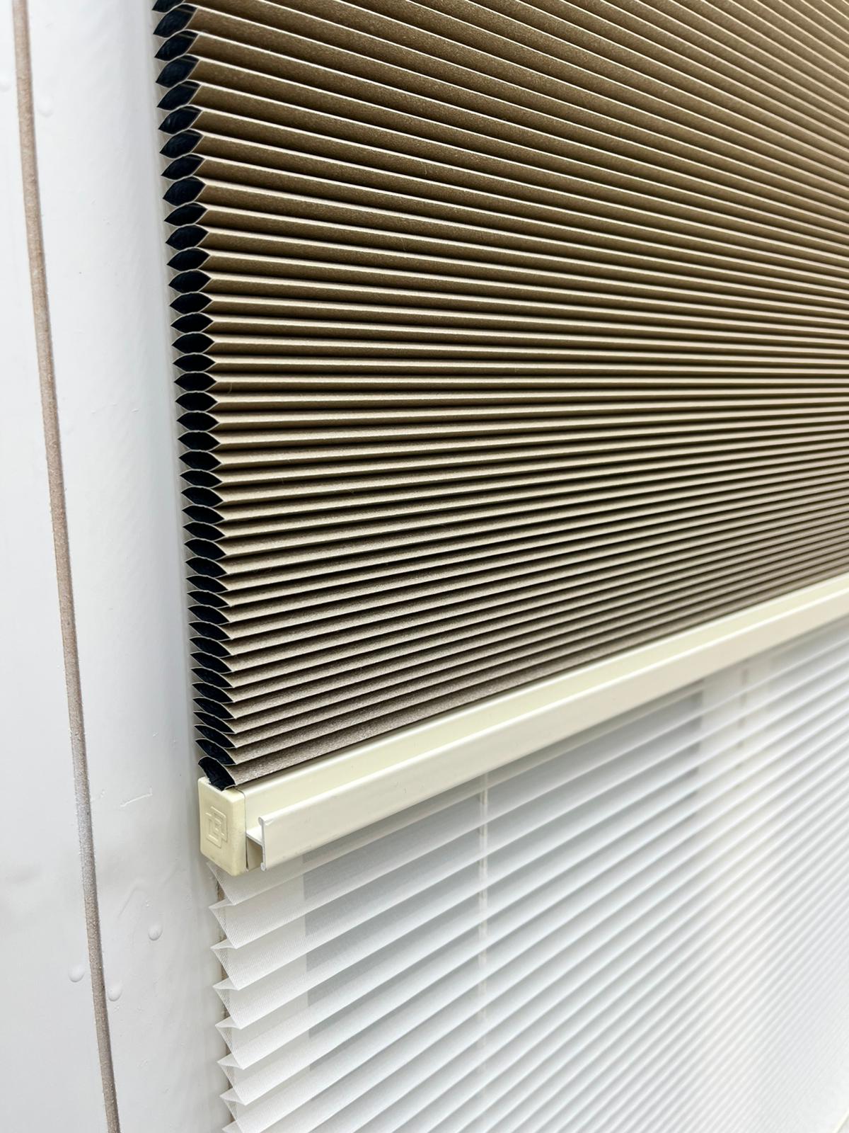 Honeycomb (BAL PETEĞİ) Çiftli Sistem Gece-Gündüz %100 Karartma Ve Isı Yalıtımlı Plise Perde Vizon