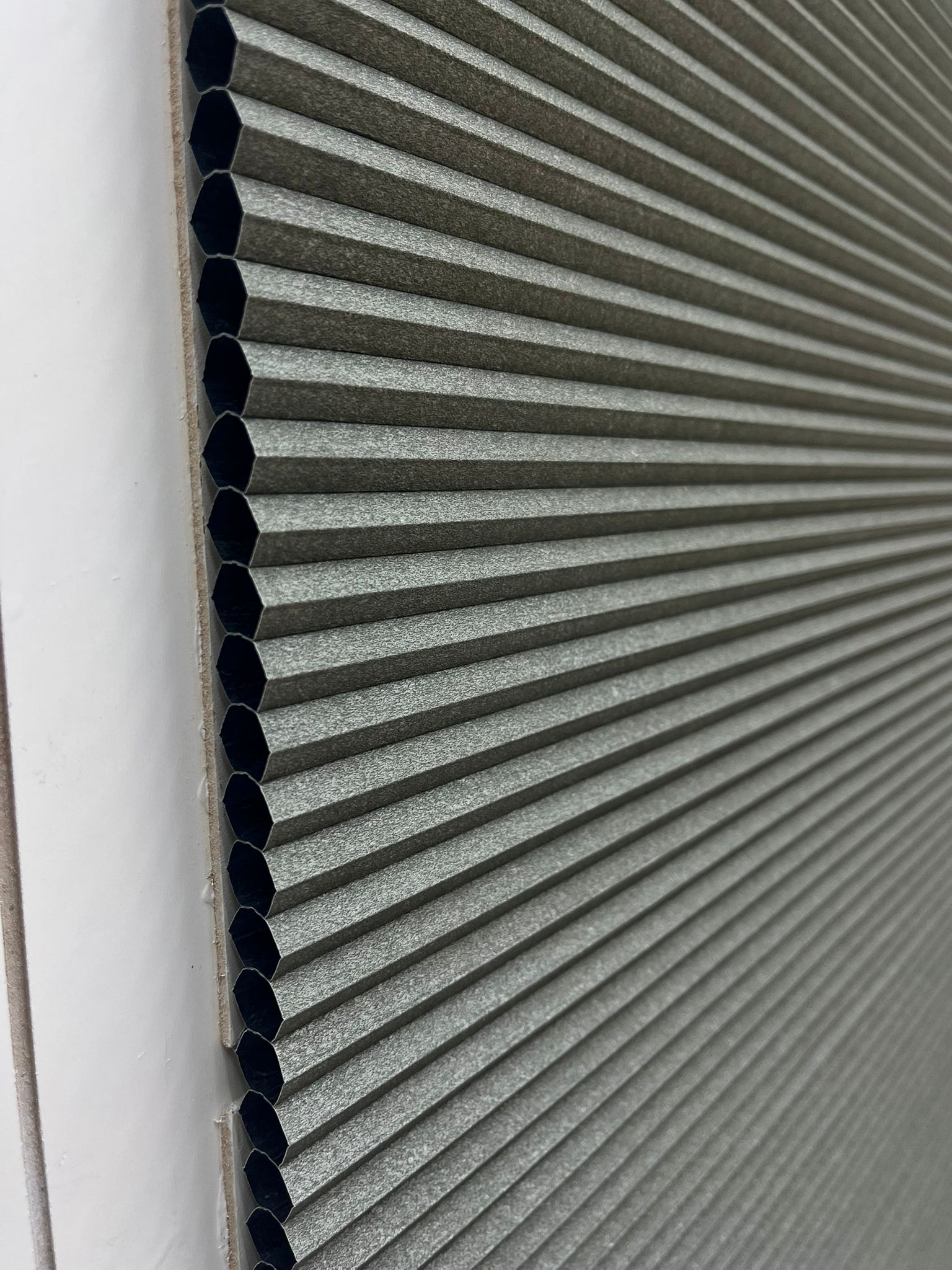 Honeycomb (BAL PETEĞİ) Antrasit %100 Karartma Ve Isı Yalıtımlı Plise Perde   